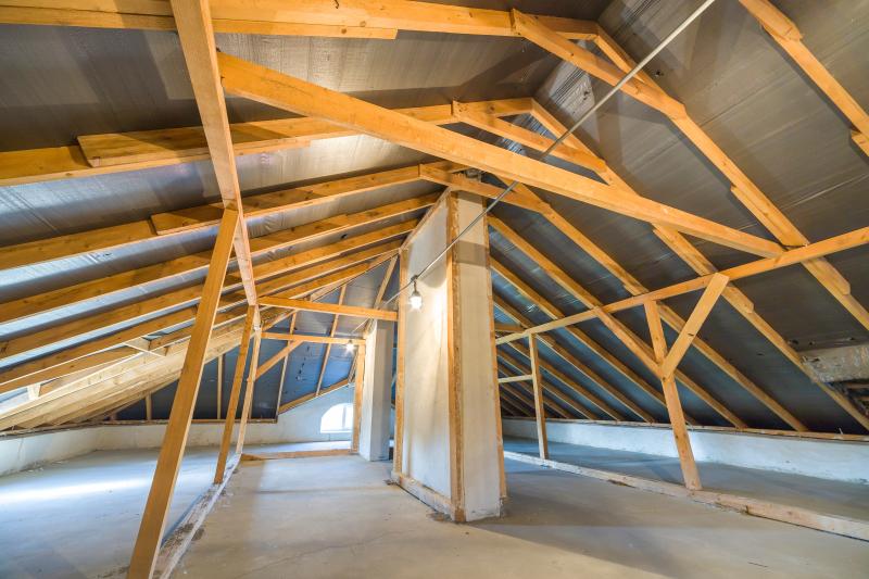 Comment renforcer votre charpente bois pour une durabilité maximale ?